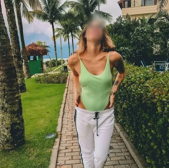 Ella, 29