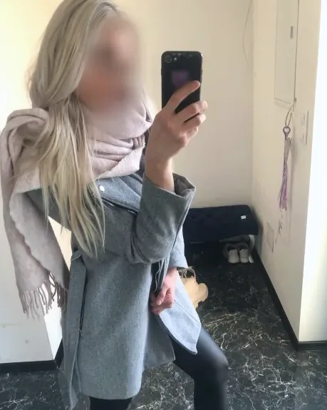 Evie, 24