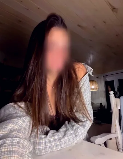 Farah, 22
