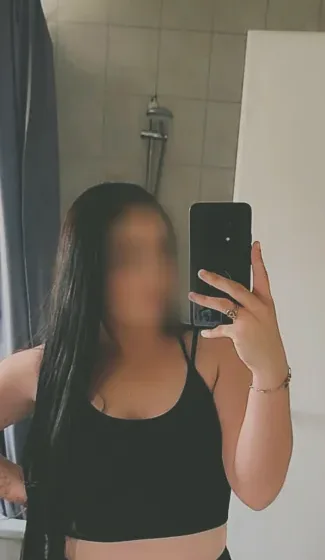 Ffion, 28