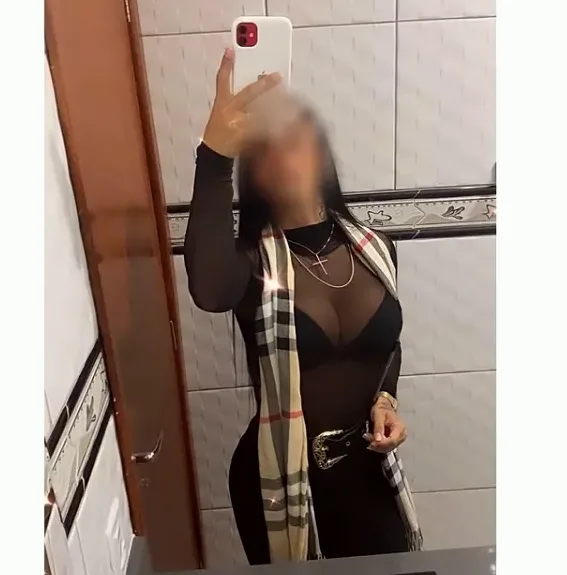 Harleen, 32