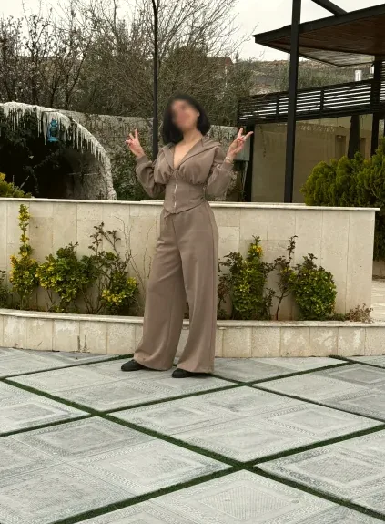 Julia, 34