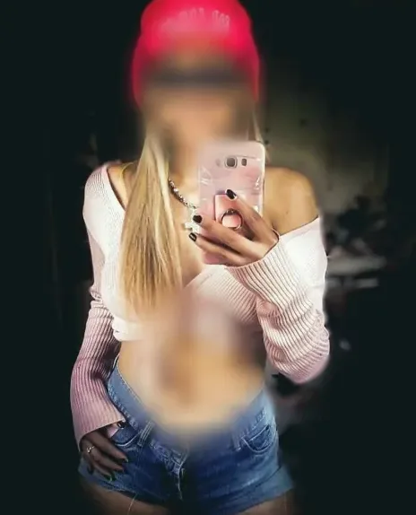 Lauren, 36