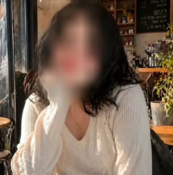 Rachel, 25